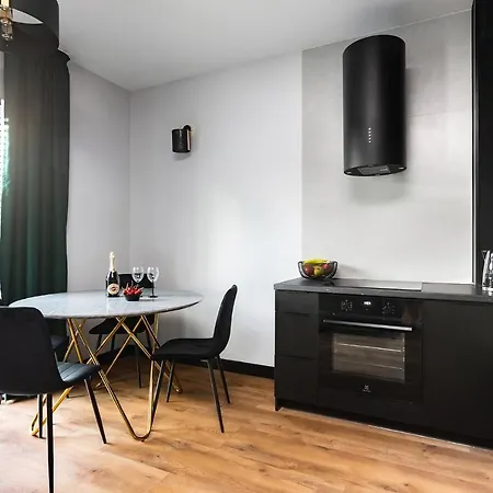 Victoria & Margaret Krakkó